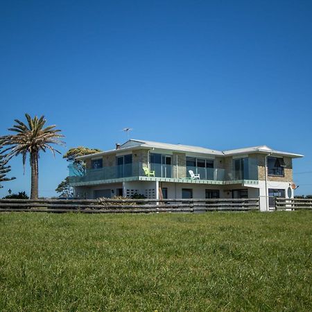 Wills On The Water Beachfront Apartment Bell Block Exterior photo