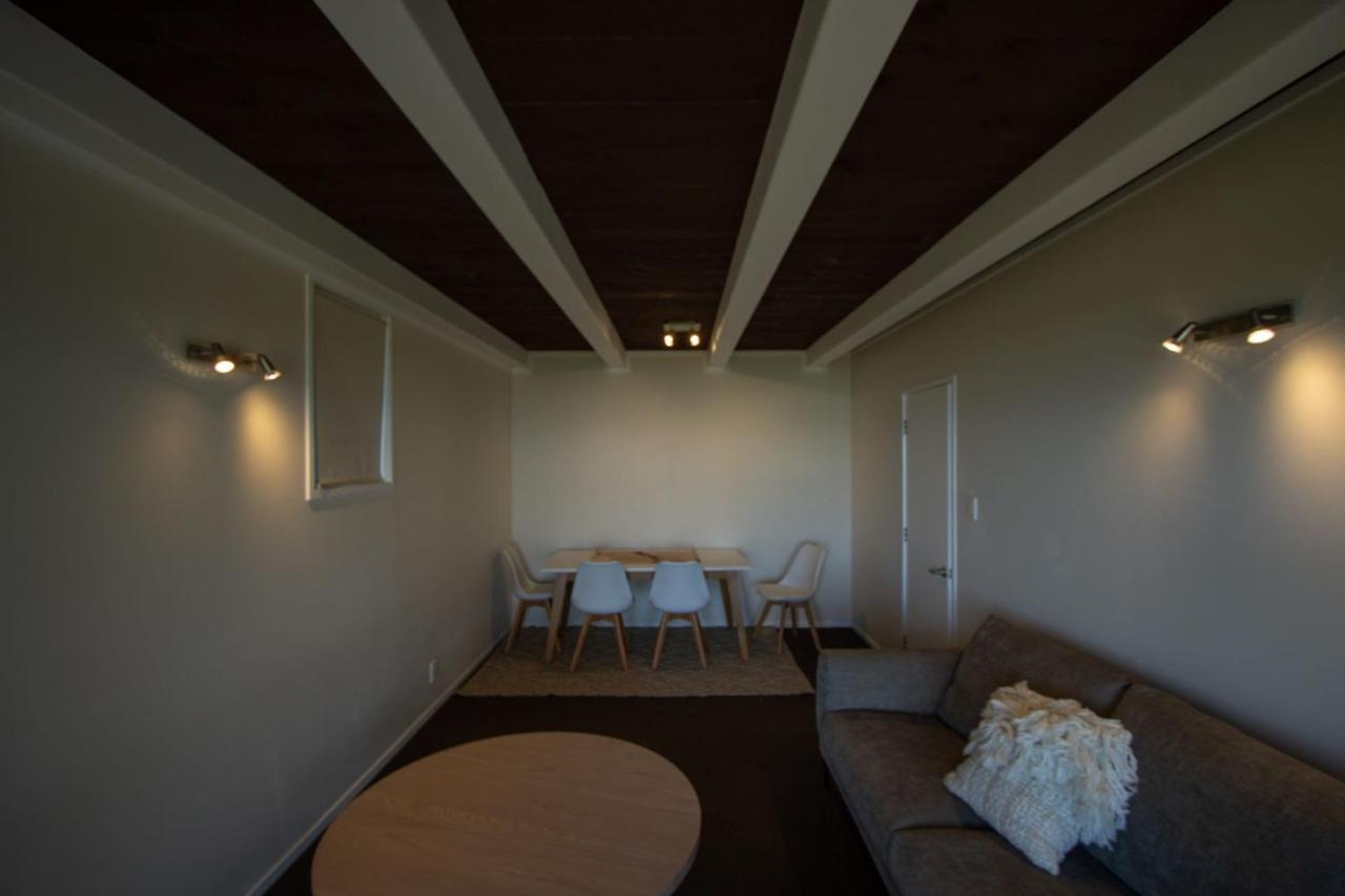Wills On The Water Beachfront Apartment Bell Block Exterior photo