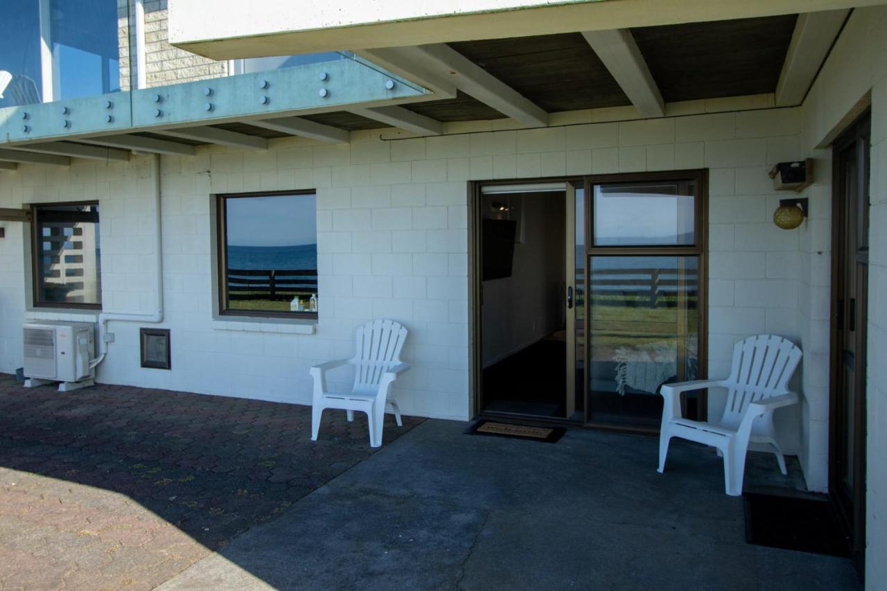 Wills On The Water Beachfront Apartment Bell Block Exterior photo
